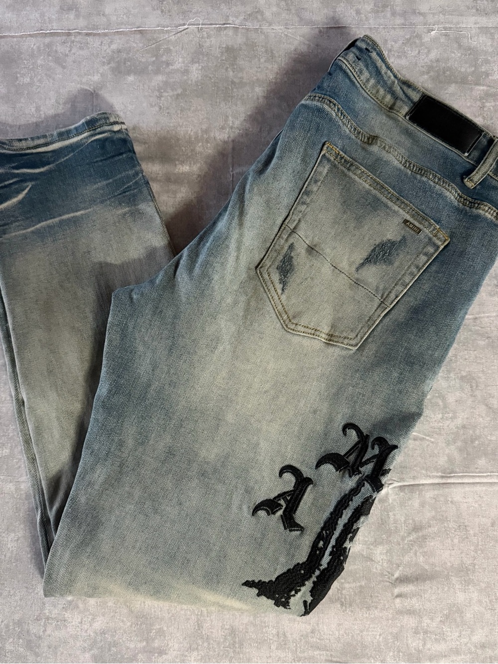 AMIRI Men’s Blue Medium Wash Distressed Skinny Slim Fit Stretch Skull Embroidery